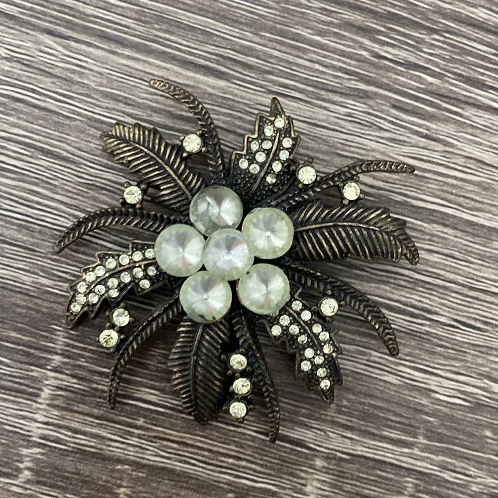 Vintage 80s floral brooch brass rhinestone formal glam sparkly retro party